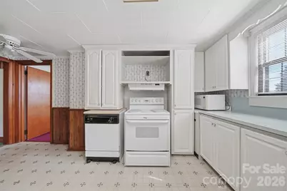 2421 35th Street Court NE, Hickory, NC 28601 - Photo 10