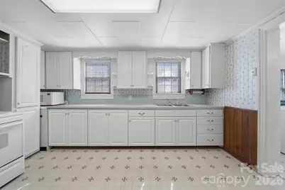 2421 35th Street Court NE, Hickory, NC 28601 - Photo 12