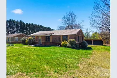 2421 35th Street Court NE, Hickory, NC 28601 - Photo 2