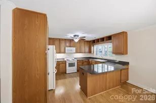 125 Shady Bluff Dr, Gastonia, NC 28052 - Photo 10