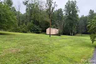 2314 Colonial Acres Rd, Lenoir, NC 28645 - Photo 4