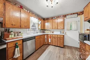 7180 Valley View Dr, Newland, NC 28657 - Photo 10