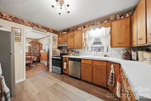 7180 Valley View Dr, Newland, NC 28657 - Photo 12
