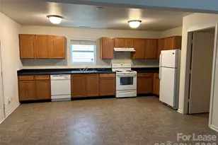 3015 Meadow Knoll Dr, Charlotte, NC 28269 - Photo 6