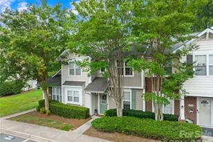 8456 Chaceview Ct, Charlotte, NC 28269 - Photo 2