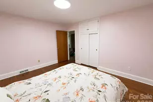 1327 Dresden Dr W, Charlotte, NC 28205 - Photo 18