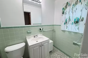 1327 Dresden Dr W, Charlotte, NC 28205 - Photo 8