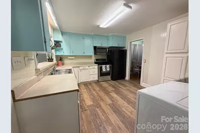 1327 Dresden Drive W, Charlotte, NC 28205 - Photo 6
