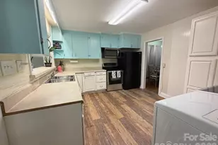 1327 Dresden Dr W, Charlotte, NC 28205 - Photo 6