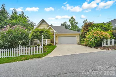 230 Carriage Summitt Way #2423, Hendersonville, NC 28791 - Photo 2