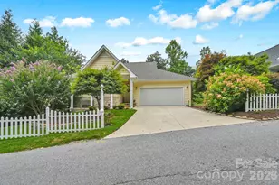 230 Carriage Summitt Way, Hendersonville, NC 28791 - Photo 2