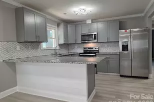 1501 Vancouver Dr, Charlotte, NC 28213 - Photo 10