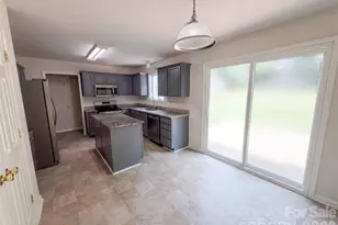 5714 Waverly Lynn Ln, Charlotte, NC 28269 - Photo 2