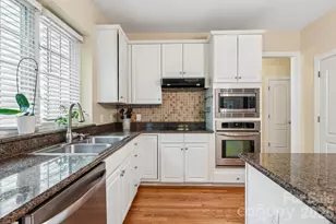 7613 Tarland Ln, Charlotte, NC 28269 - Photo 14