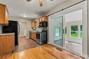320 Kendale Ct, East Flat Rock, NC 28726 - Photo 8