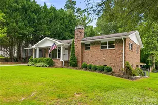 320 Kendale Ct, East Flat Rock, NC 28726 - Photo 2