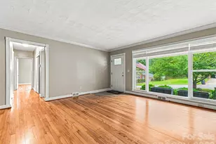 320 Kendale Ct, East Flat Rock, NC 28726 - Photo 6