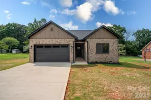 2678 Prince Dr, Lincolnton, NC 28092 - Photo 2