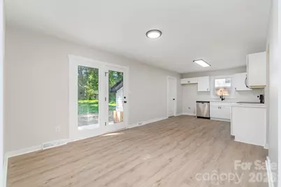 6557 Covecreek Drive, Charlotte, NC 28215 - Photo 8
