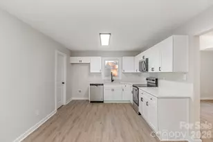 6557 Cove Creek Dr, Charlotte, NC 28215 - Photo 10