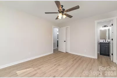 6557 Covecreek Drive, Charlotte, NC 28215 - Photo 16