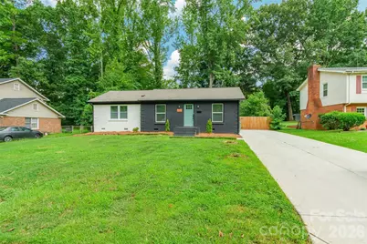 6557 Covecreek Drive, Charlotte, NC 28215 - Photo 2
