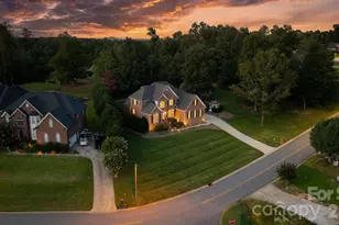 1025 N Shore Dr, Hickory, NC 28601 - Photo 4
