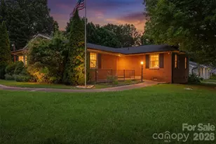 2111 24th St NE, Hickory, NC 28601 - Photo 2