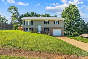 4405 Landing Ct, Hickory, NC 28602 - Photo 1