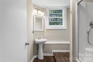 4405 Landing Ct, Hickory, NC 28602 - Photo 18