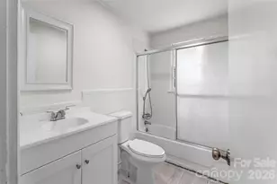 4405 Landing Ct, Hickory, NC 28602 - Photo 12