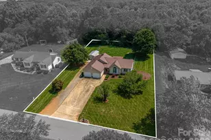 2610 Prince Dr, Lincolnton, NC 28092 - Photo 2
