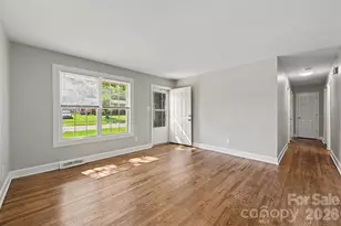 4421 Knollcrest Dr, Charlotte, NC 28208 - Photo 4