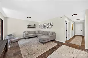 5811 Sharon Rd, Charlotte, NC 28210 - Photo 32