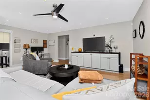 1016 Dresden Dr W, Charlotte, NC 28205 - Photo 12
