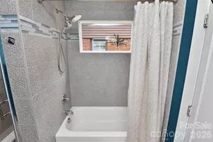 1016 Dresden Dr W, Charlotte, NC 28205 - Photo 20