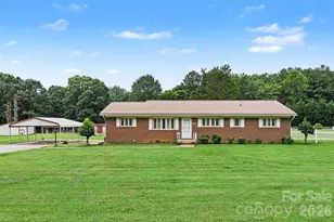 225 Oliphant Rd, Mooresville, NC 28115 - Photo 2