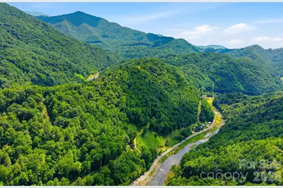 11392 & 11394 US 19W Highway, Burnsville, NC 28714 - Photo 2