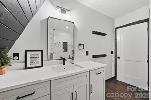 11392 & 11394 US 19W Hwy, Burnsville, NC 28714 - Photo 16
