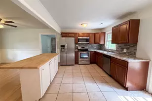 529 Timberlane Dr, Mount Holly, NC 28120 - Photo 2