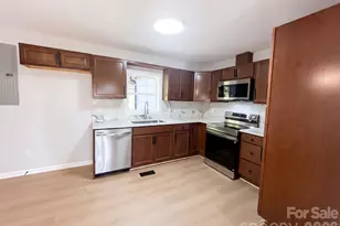 915 Kenham Pl, Lenoir, NC 28645 - Photo 2