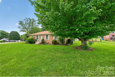 165 34th Street NW, Hickory, NC 28601 - Photo 2