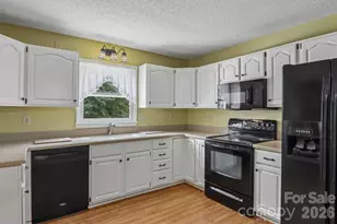 40 Sagebrush Cir, Etowah, NC 28729 - Photo 16