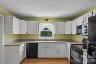 40 Sagebrush Cir, Etowah, NC 28729 - Photo 18