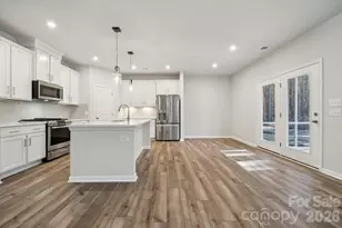 3021 Shaver Rdg Ln, Charlotte, NC 28215 - Photo 10