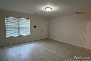 4820 Lynn Lee Cir, Charlotte, NC 28269 - Photo 2