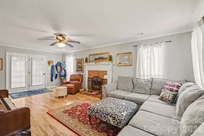 4228 Huntmeadow Drive, Charlotte, NC 28269 - Photo 6