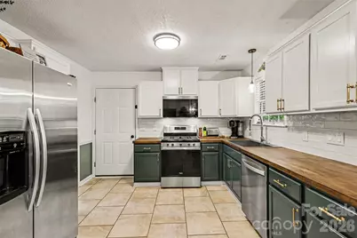 4228 Huntmeadow Drive, Charlotte, NC 28269 - Photo 10