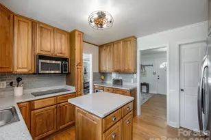 525 Carson Dr, Hendersonville, NC 28791 - Photo 12