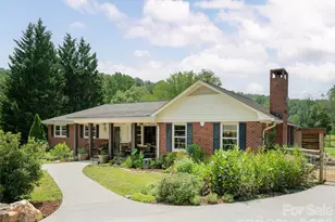 525 Carson Dr, Hendersonville, NC 28791 - Photo 2